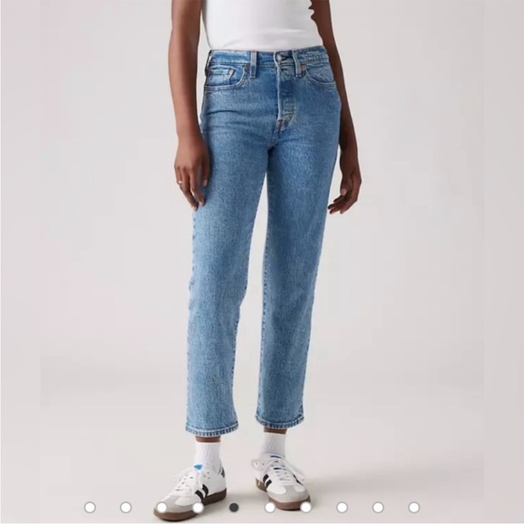 Levi’s Premium Wedgie Straight Jeans 28 Light Wash - Picture 3 of 6